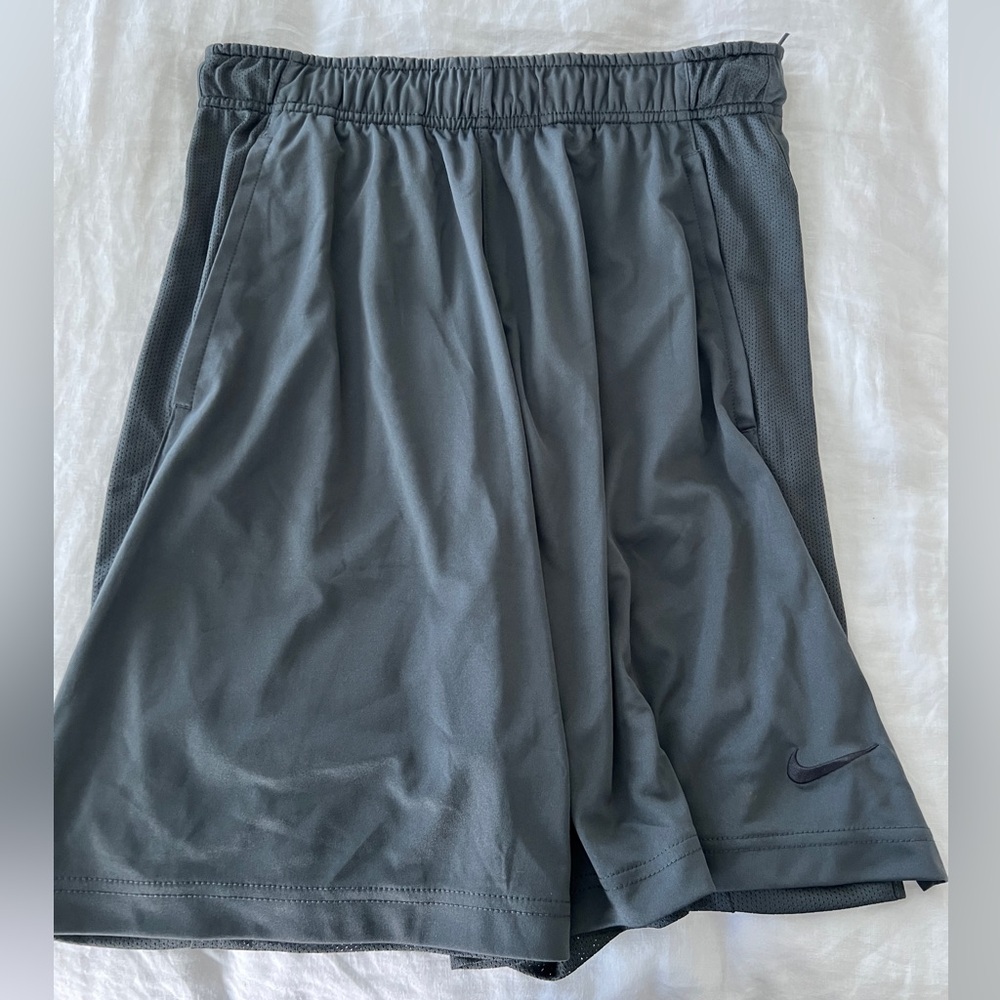 Nike Men’s Dry Fit Shorts, Size M